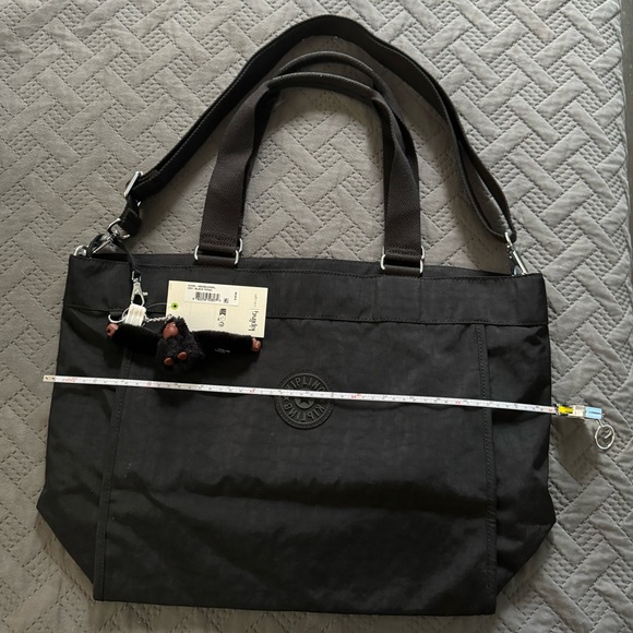 Brand new”Kipling”big,zippered tote.Color-black/tonal.W-19.5”x14”inc.🖤 - Picture 6 of 11